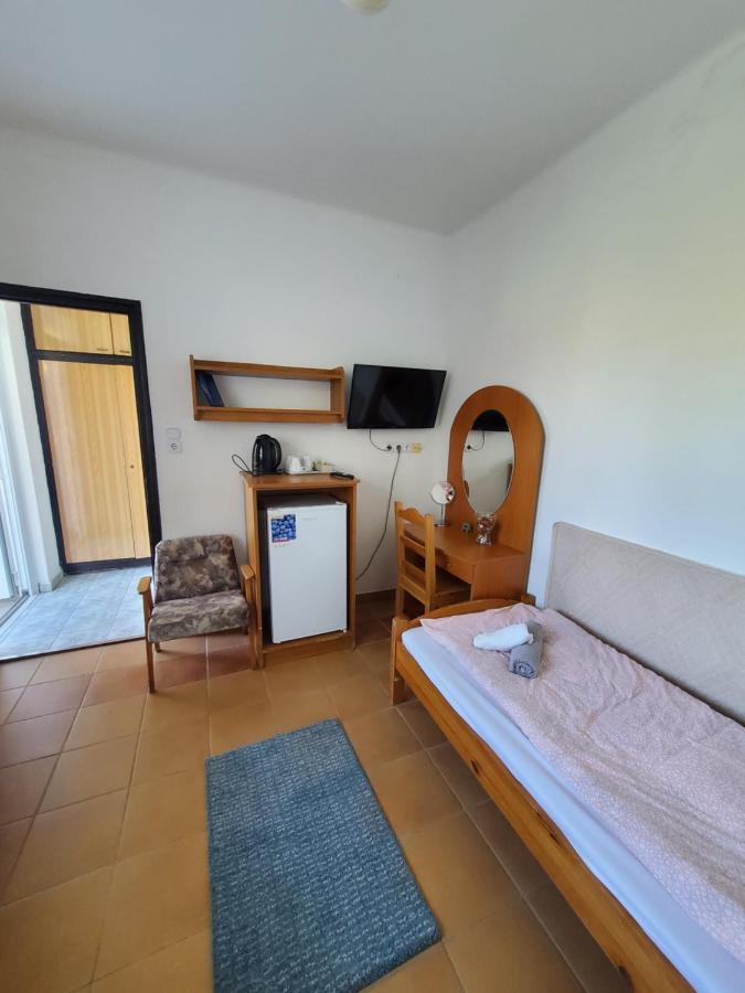 Bed and Breakfast Liget Ueduelo Шиофок Экстерьер фото