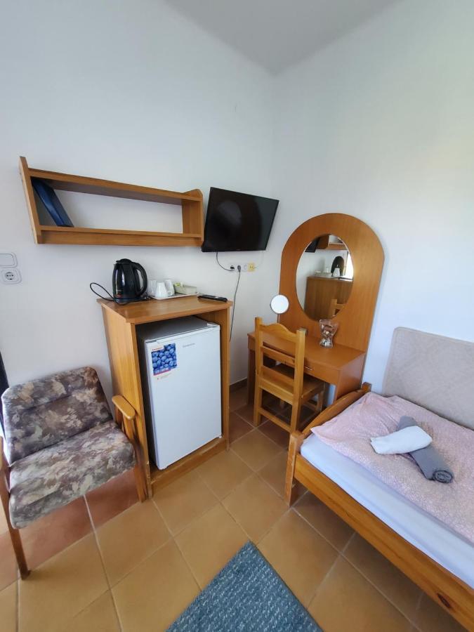 Bed and Breakfast Liget Ueduelo Шиофок Экстерьер фото