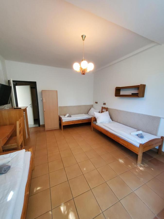 Bed and Breakfast Liget Ueduelo Шиофок Экстерьер фото