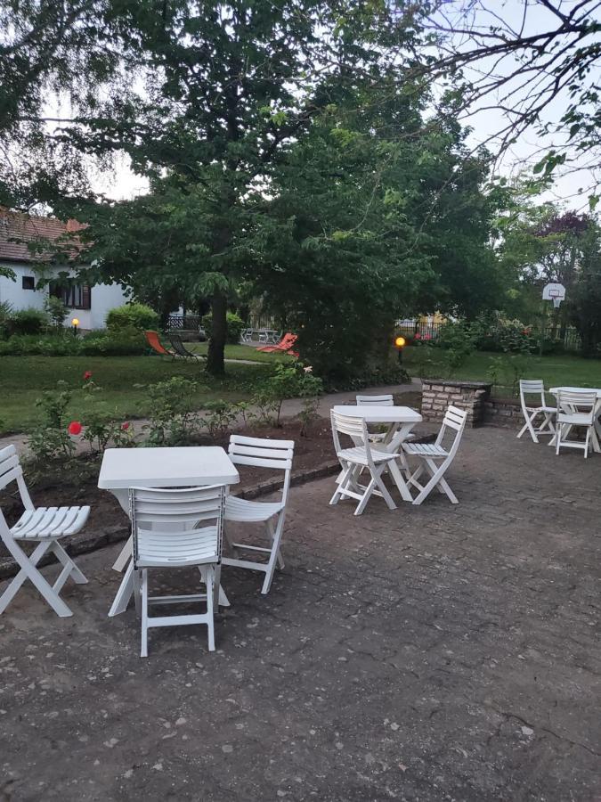 Bed and Breakfast Liget Ueduelo Шиофок Экстерьер фото