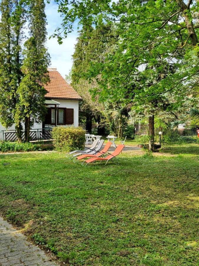 Bed and Breakfast Liget Ueduelo Шиофок Экстерьер фото